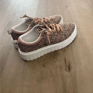 Roxy Leopard Print Sneakers - Tan and White size 6.5